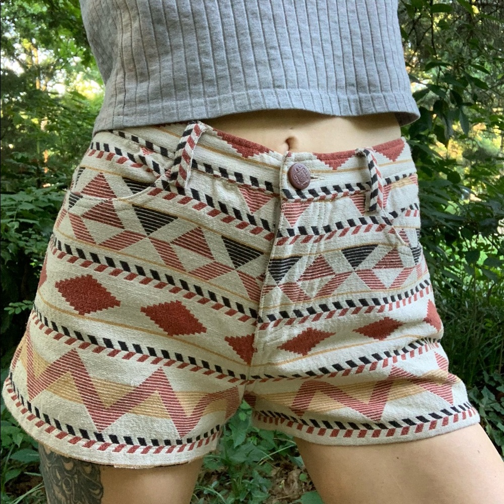 🌑 S O L D 🌑

Super Sweet Aztec Print Shorts